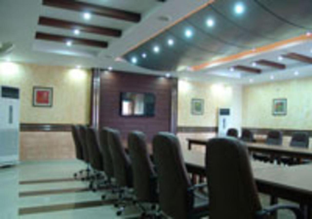Rajone Hotel Faisalabad Ngoại thất bức ảnh