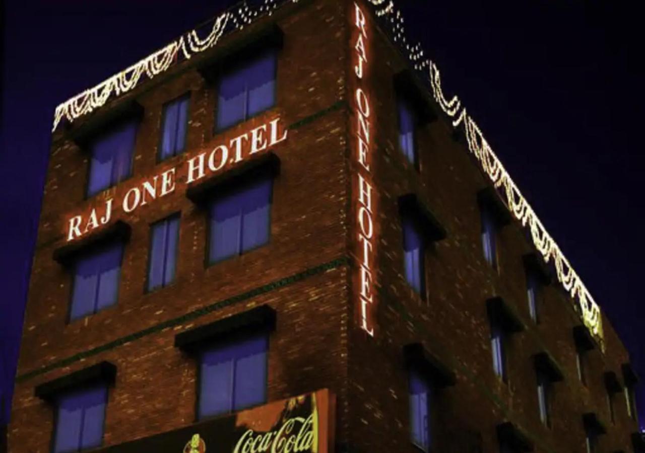 Rajone Hotel Faisalabad Ngoại thất bức ảnh