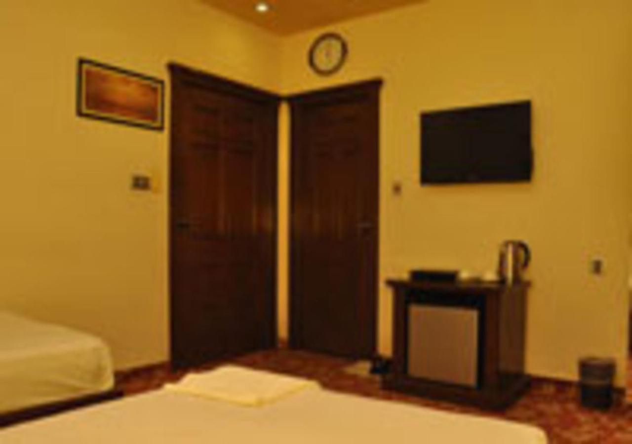 Rajone Hotel Faisalabad Ngoại thất bức ảnh