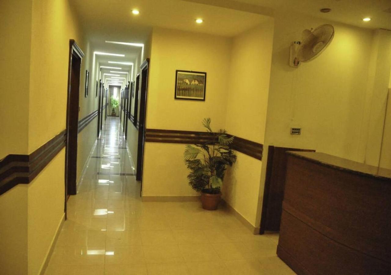 Rajone Hotel Faisalabad Ngoại thất bức ảnh
