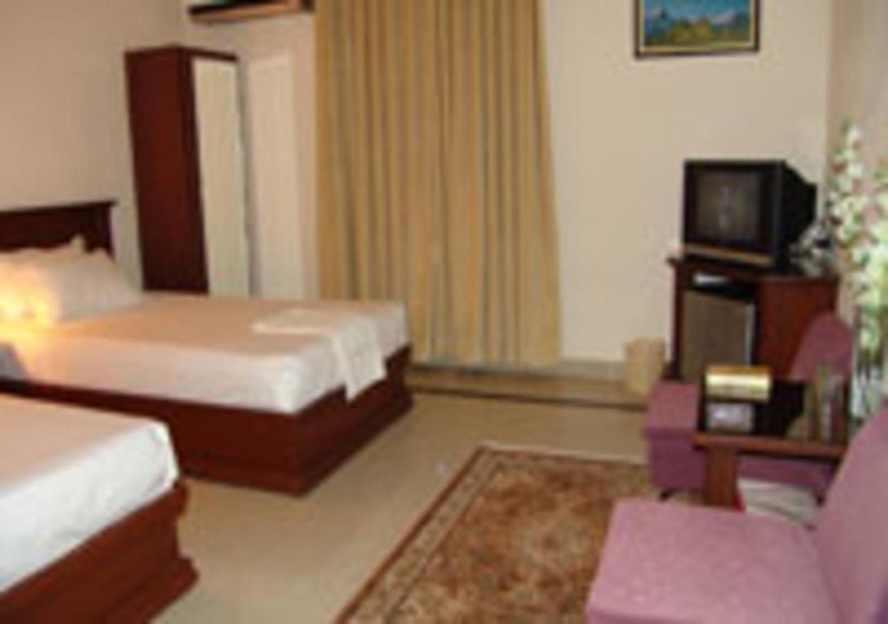 Rajone Hotel Faisalabad Ngoại thất bức ảnh